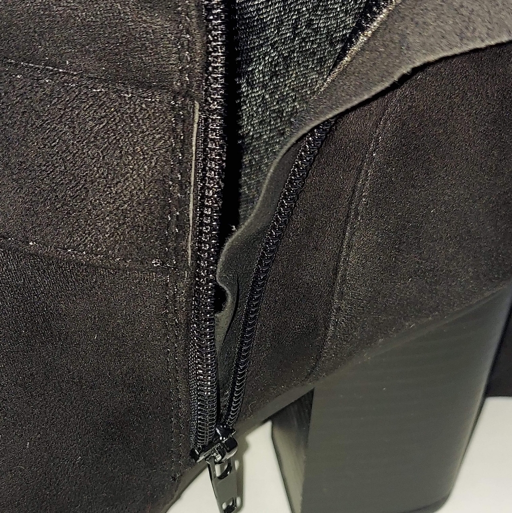 Black boots - Picture 3 of 4